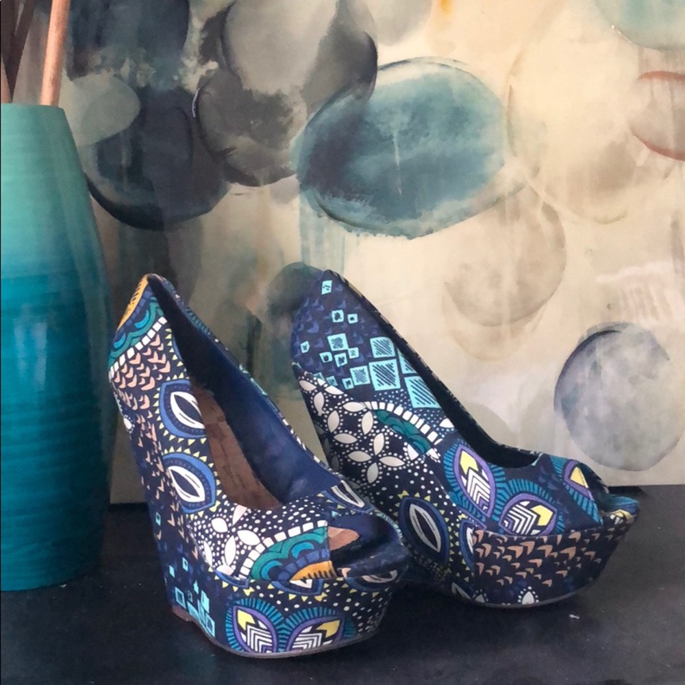 Liliana Wedges